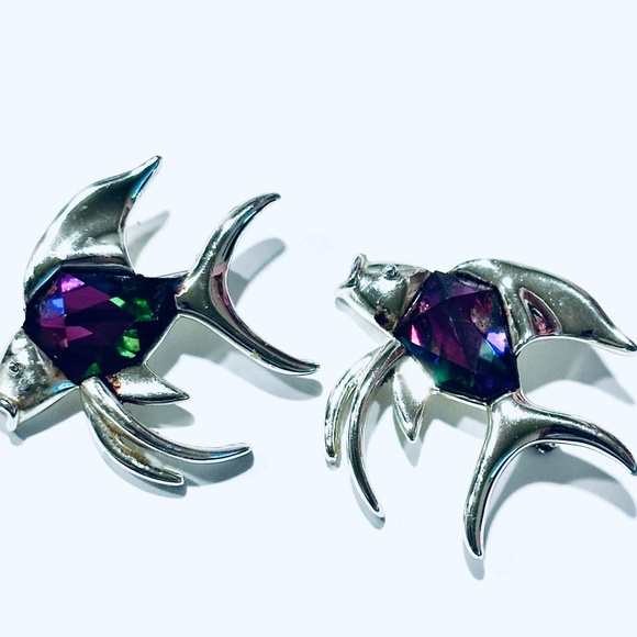 Sarah Coventry Jewelry - A Pair Of Two VTG Sarah Coventry Silver Tone Angel Fish Brooches Accent Stone